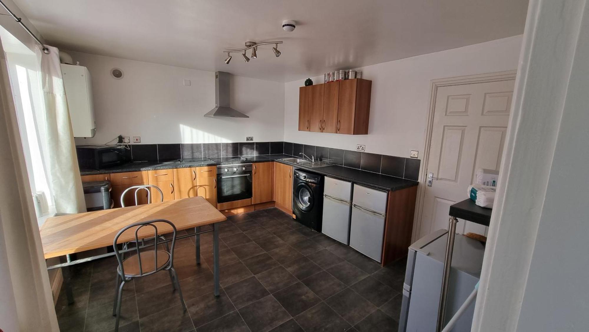 En With Kitchen Facilities * Nottingham